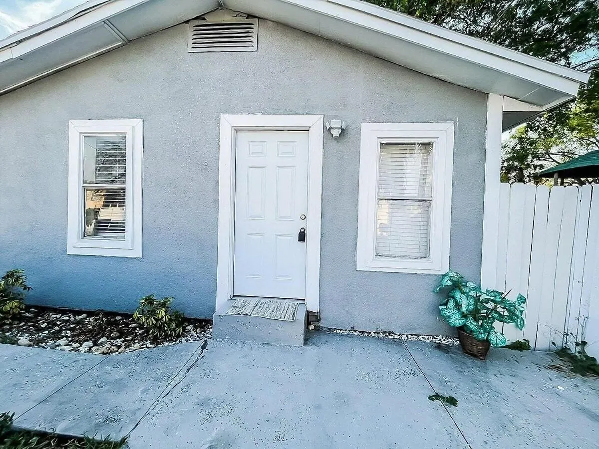 Urban Paradise: Stylish Getaway Near Buschgardens Tampa