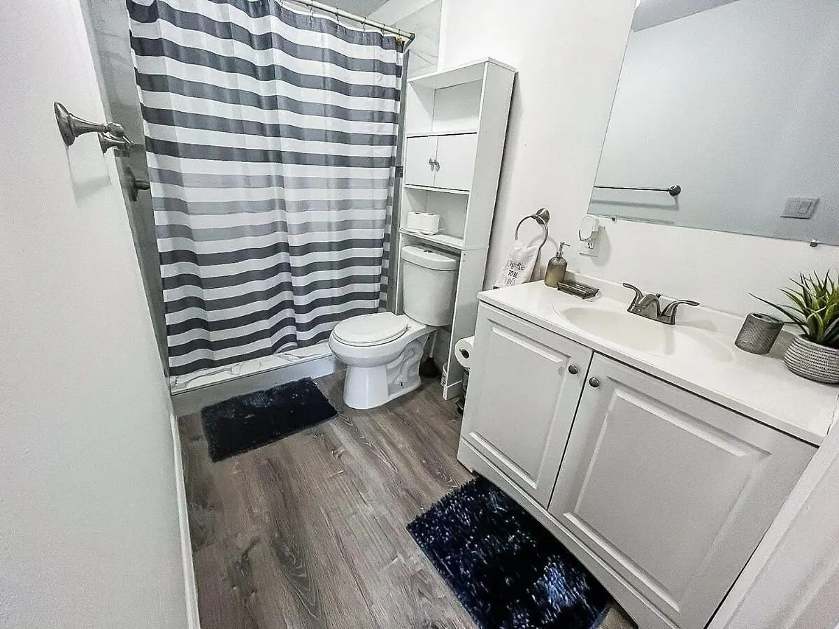 Villa Urban Paradise: Stylish Getaway Near Buschgardens Tampa