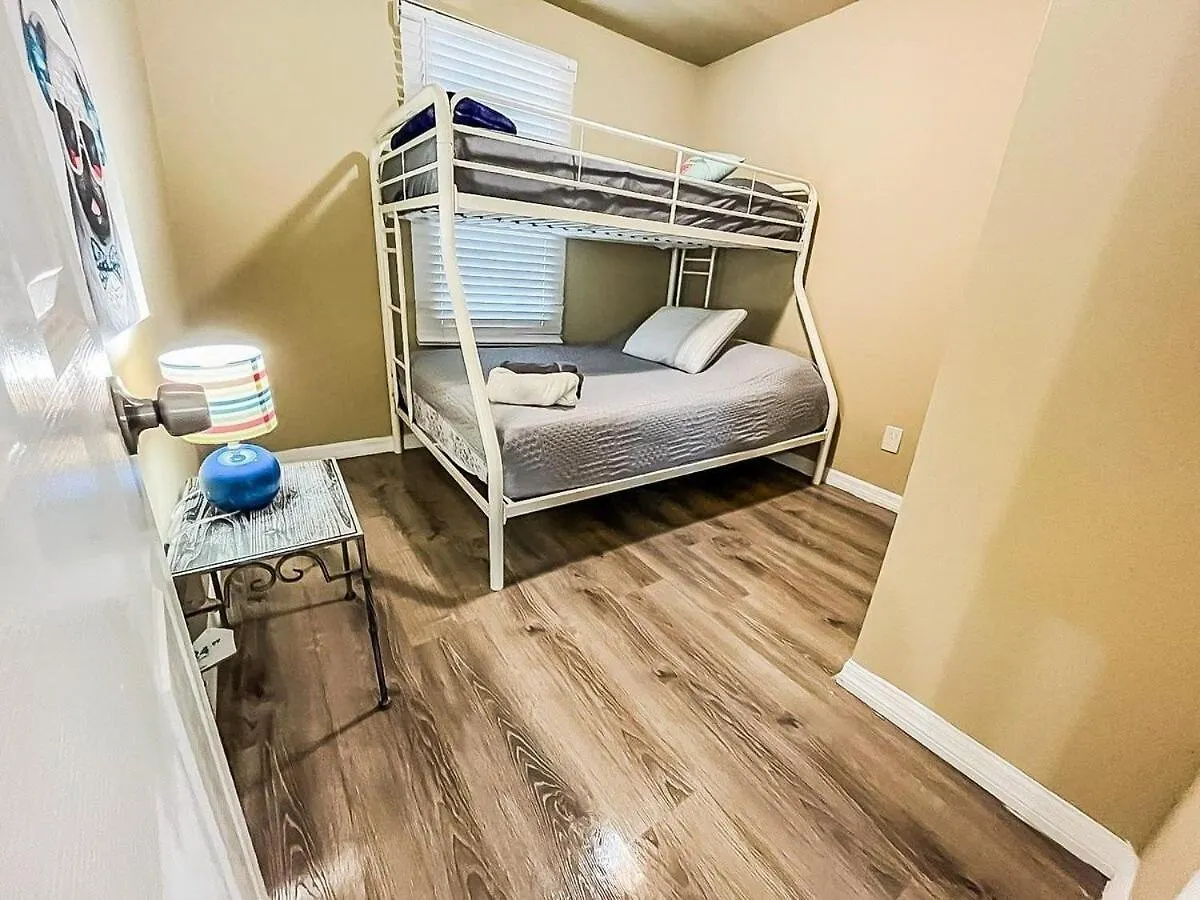 Urban Paradise: Stylish Getaway Near Buschgardens Tampa USA