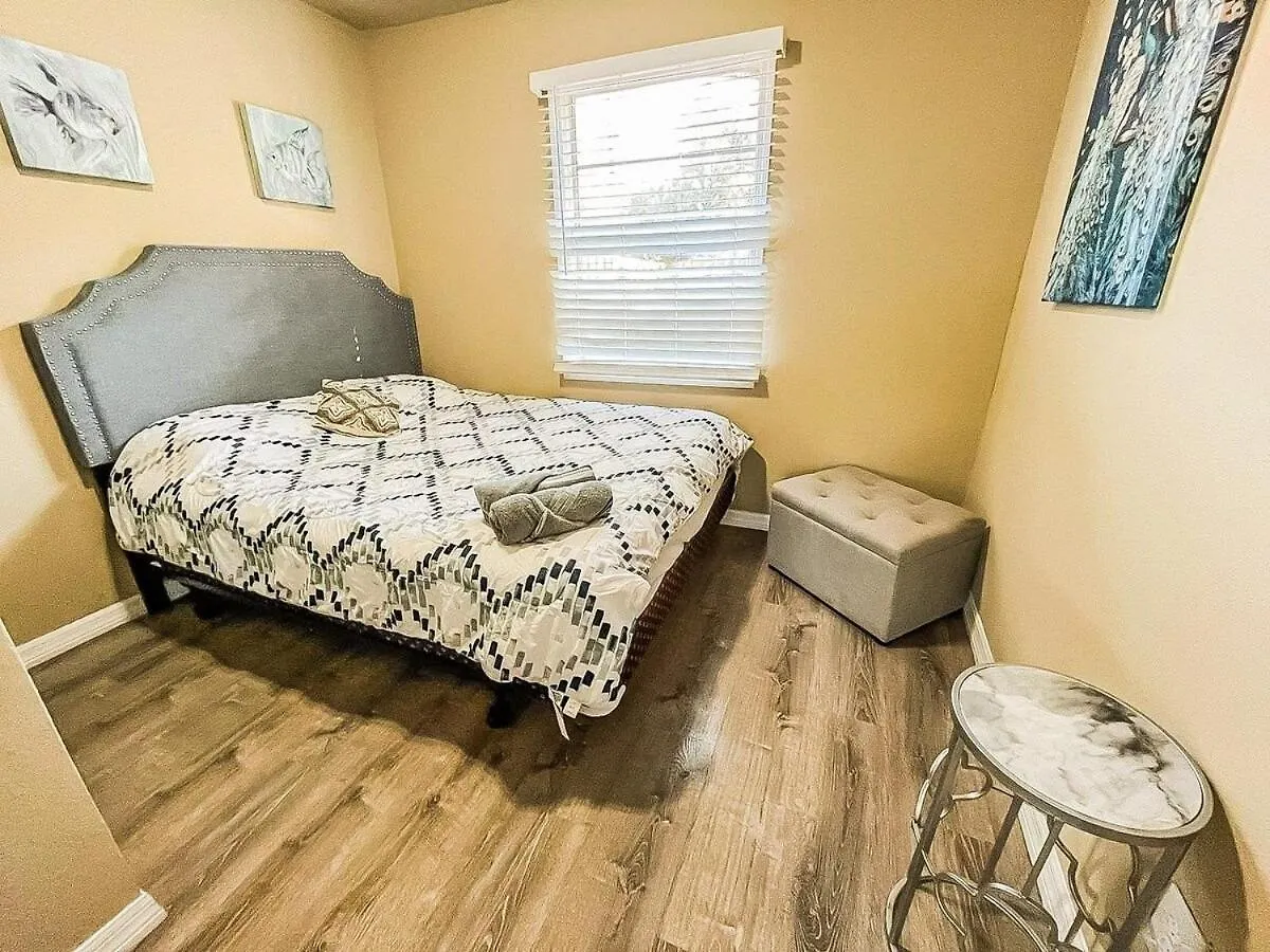 Urban Paradise: Stylish Getaway Near Buschgardens Tampa 0*,  USA